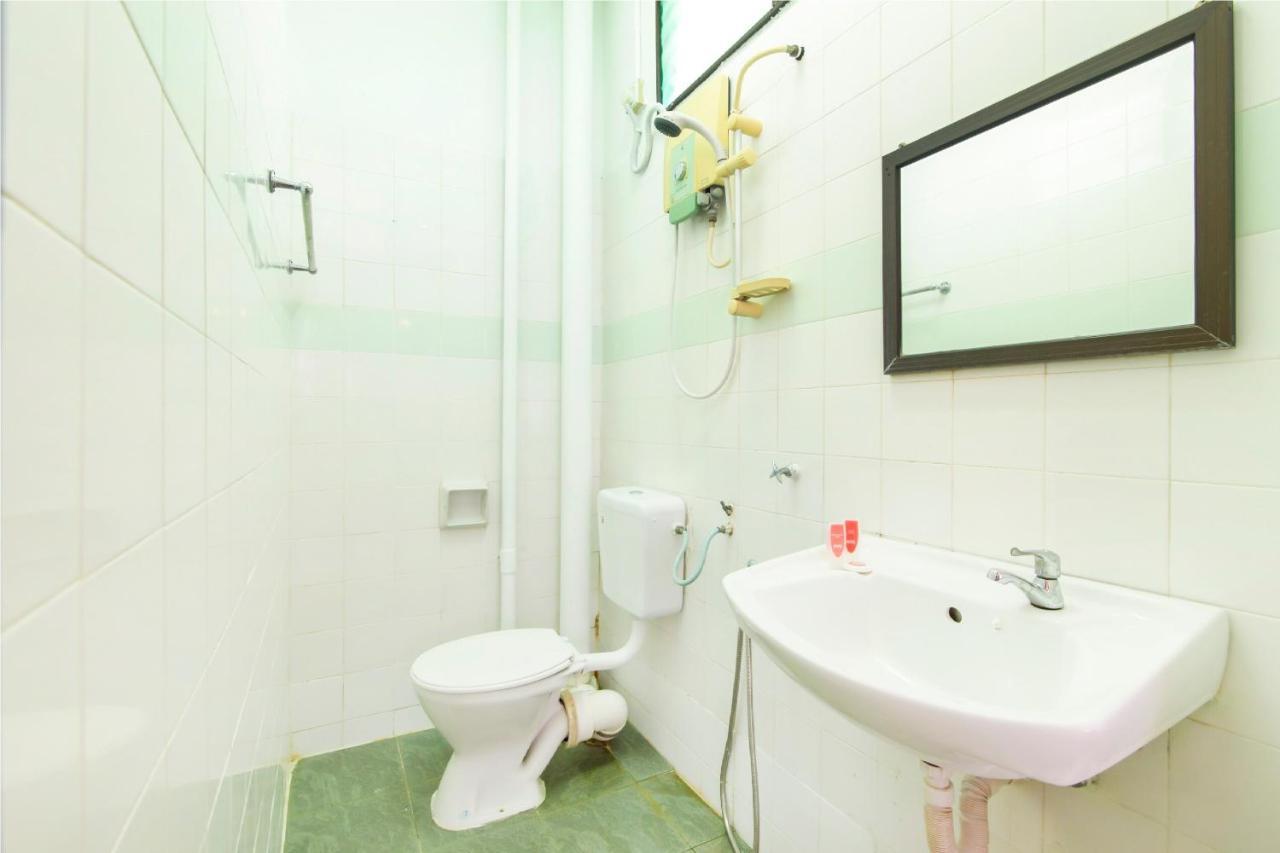 Oyo 1093 Ali'S Motel Teluk Bahang Bagian luar foto