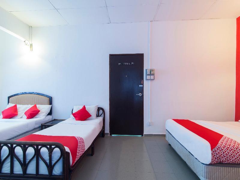 Oyo 1093 Ali'S Motel Teluk Bahang Bagian luar foto