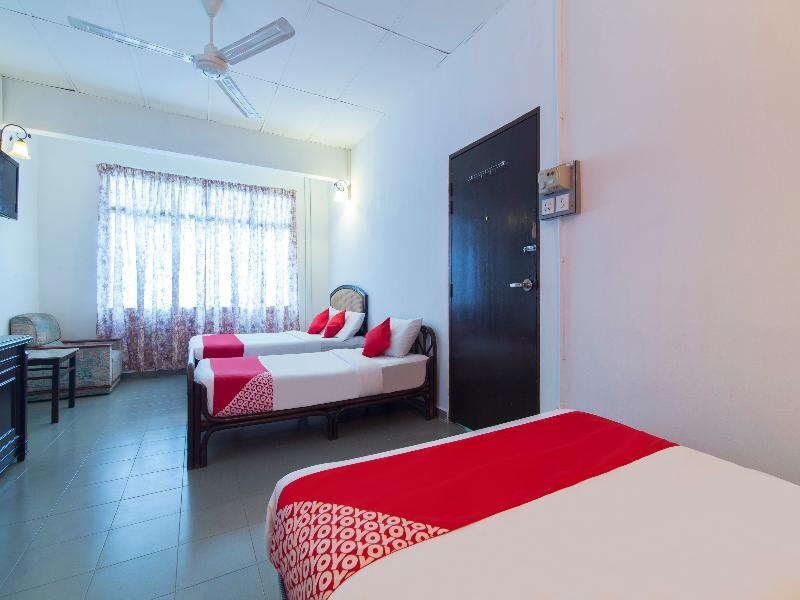 Oyo 1093 Ali'S Motel Teluk Bahang Bagian luar foto