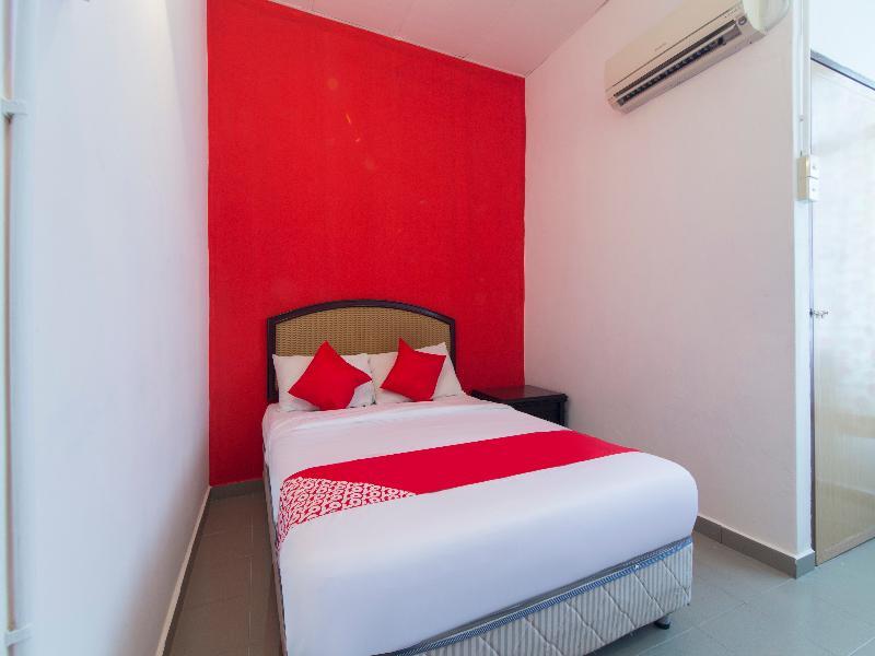 Oyo 1093 Ali'S Motel Teluk Bahang Bagian luar foto