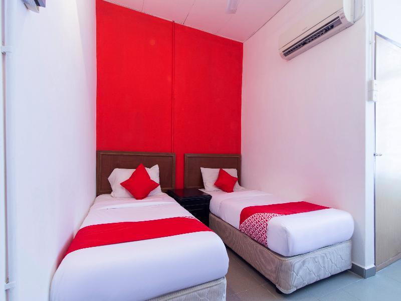 Oyo 1093 Ali'S Motel Teluk Bahang Bagian luar foto